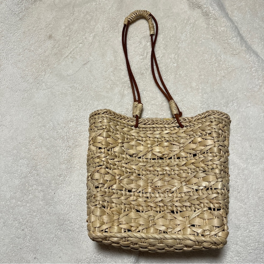 Straw Bag with Leather Straps and magnetic clasp